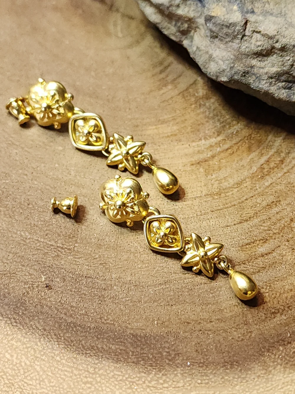 Unique Vintage Gold Floral Drop Earrings - Signed Monet
